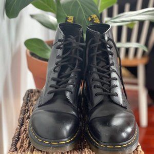 Dr. Martens 1460 Women’s Smooth Leather Lace Up Boots US Sz 8